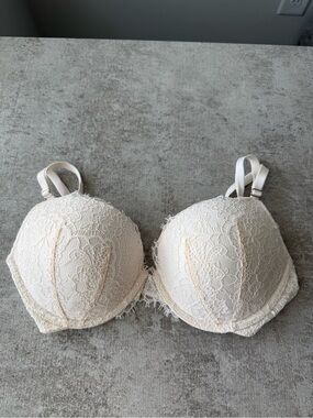 Victoria's Secret Cream Lace Push-Up Bra